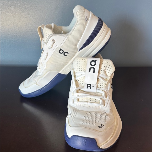 On cloud the Roger pro tennis shoes size w9.5 - Picture 2 of 9